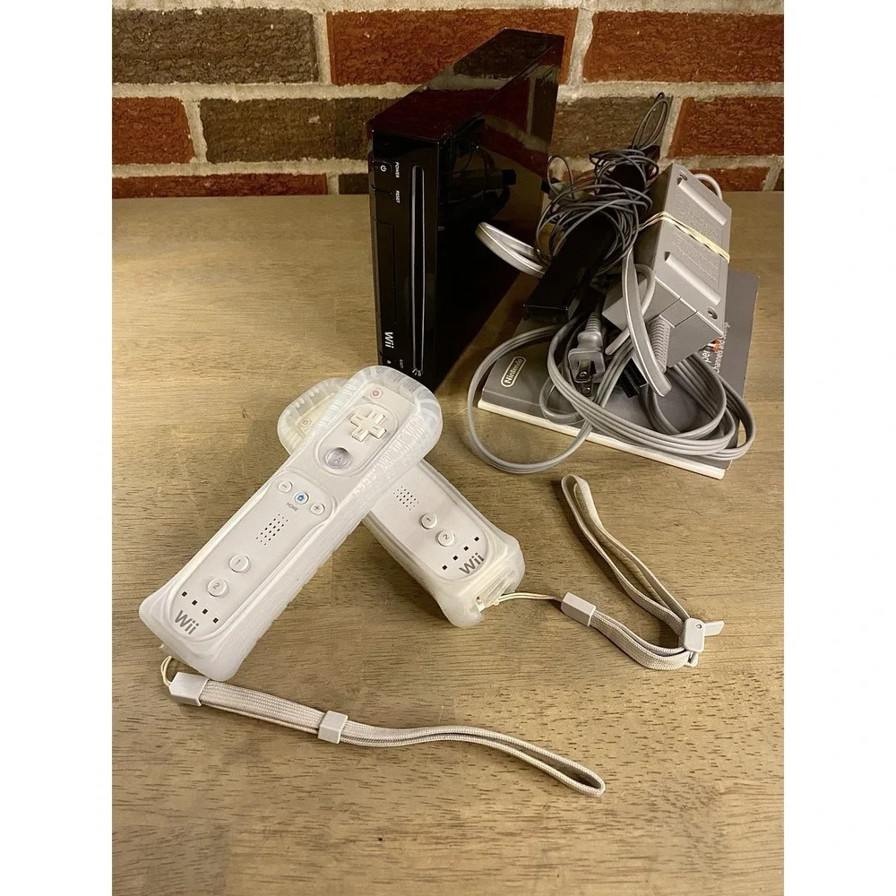 Nintendo Wii Model RVL-101 USA With Remotes Power Supply & Manuals Tested